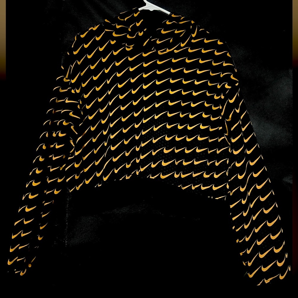 Womens cropped Nike hoodie. Women’s Small